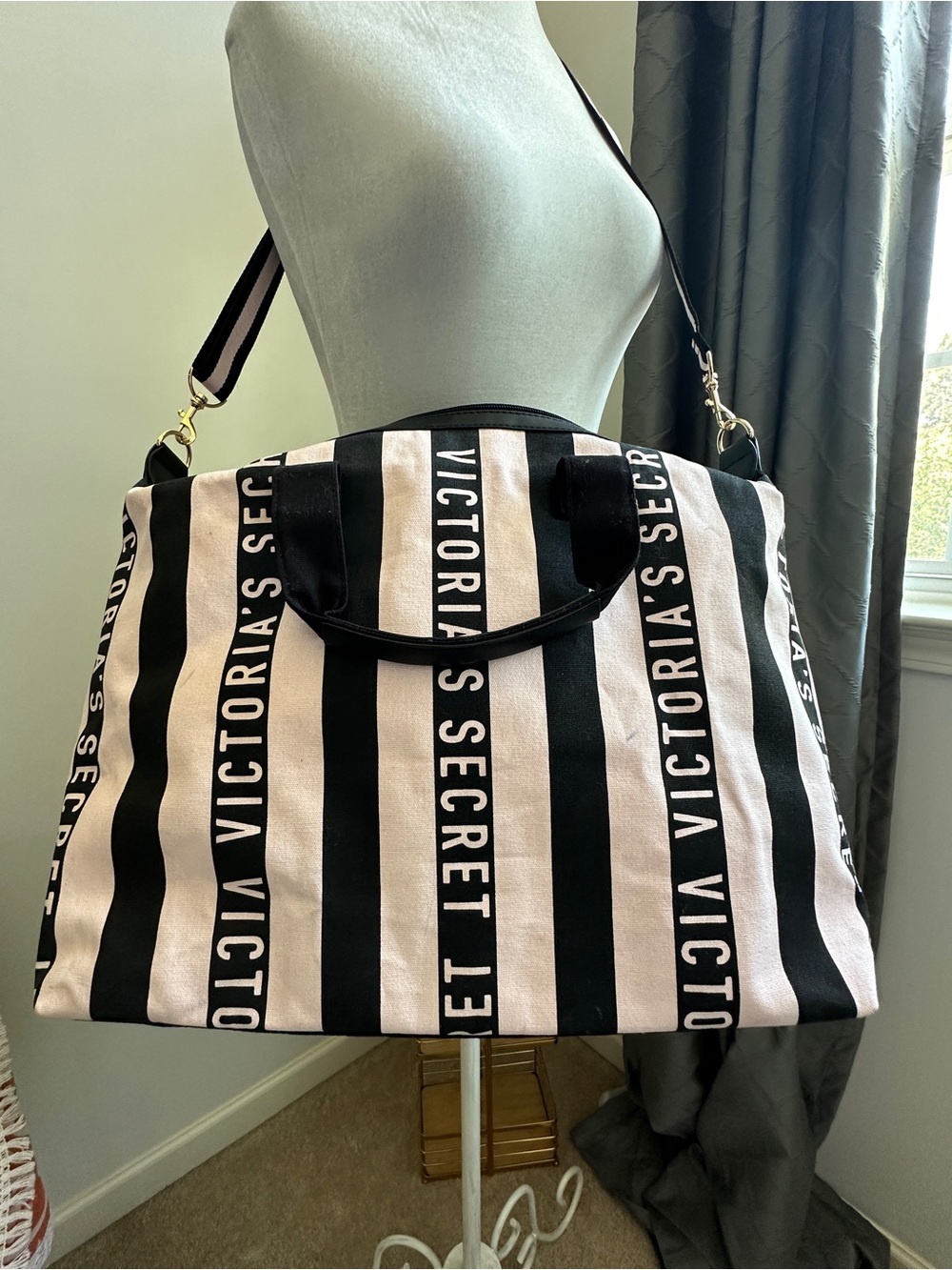 Victoria's Secret Pink and Black Striped Tote with Detachable Strap . EUC - Picture 8 of 16